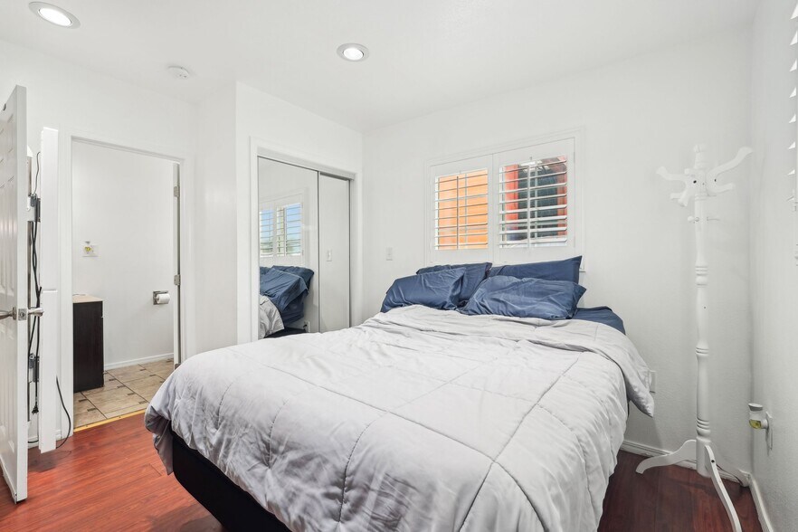 More Photos Of 10240 Atlantic Ave, South Gate Storefront For Sale