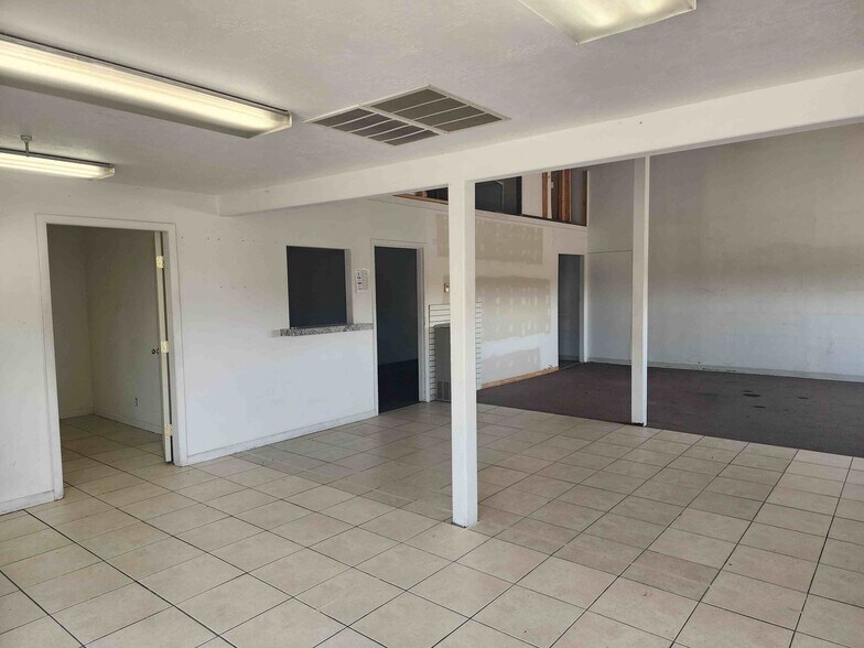 More Photos Of 1175 W 500 N, Centerville Showroom For Lease