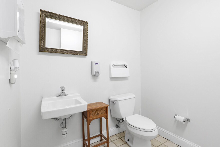 More Photos Of 111 Carpenter Dr, Sterling Office For Lease