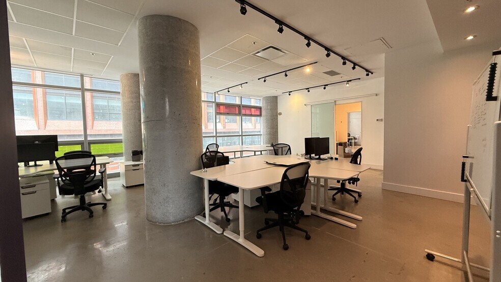 More Photos Of 373-375 King St W, Toronto Apartments For Lease