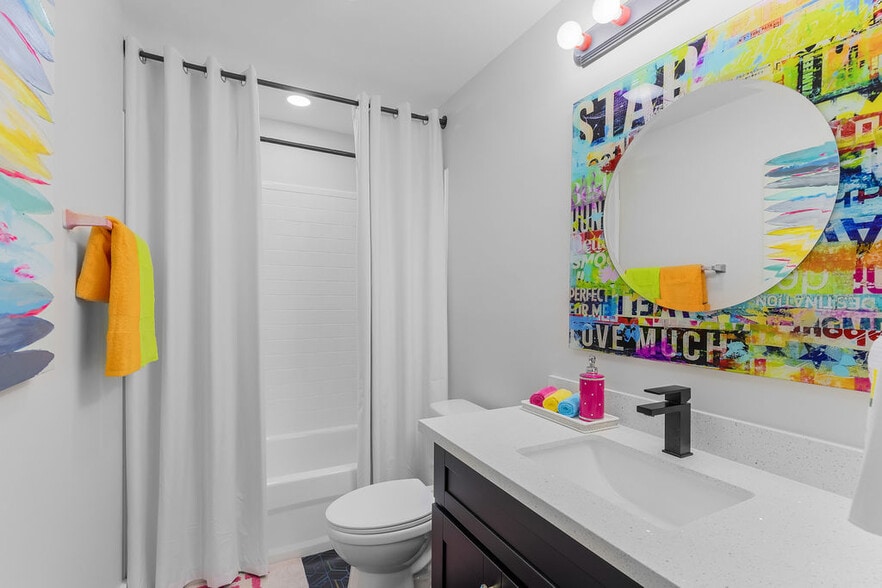 More Photos Of 156 Camellia St, Biloxi General Retail For Sale