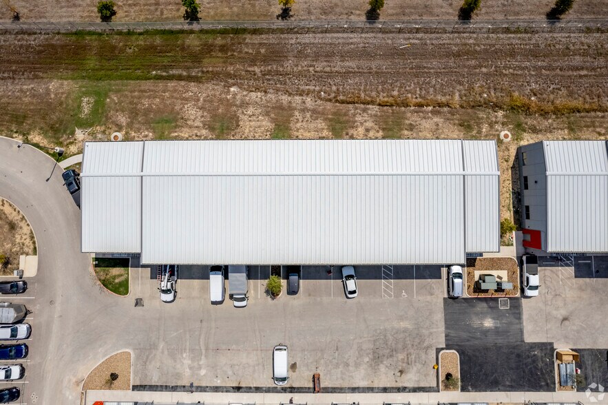 More Photos Of 7637 Fm 3009, Schertz Light Distribution For Sale