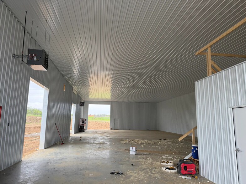 More Photos Of 14991 Industrial Dr, Smithville Light Manufacturing For Lease