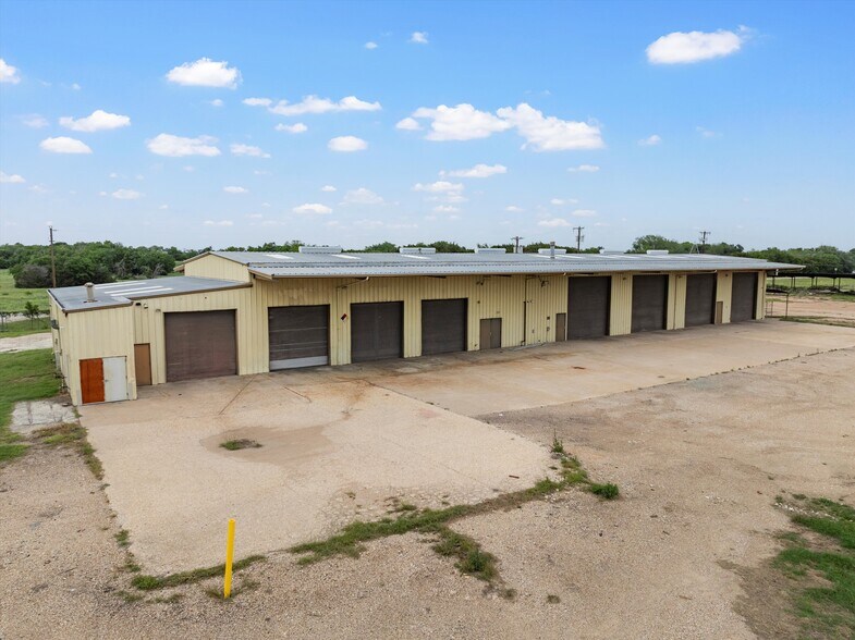 More Photos Of 7324 Steinbeck Dr, Waco Warehouse For Sale