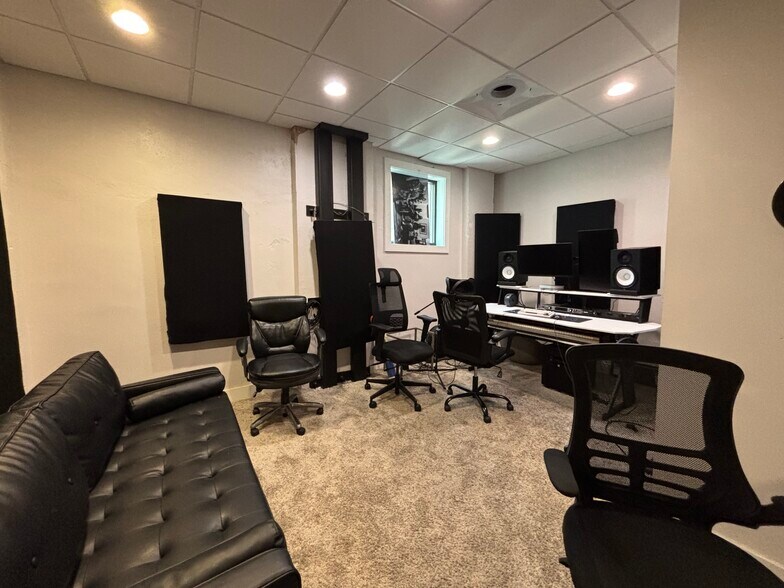 More Photos Of 231 W 4th St, Winston-Salem Office For Lease