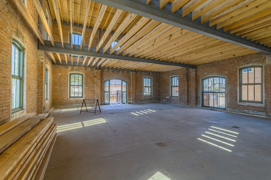 More Photos Of 2000 Nance St, Houston Loft Creative Space For Lease
