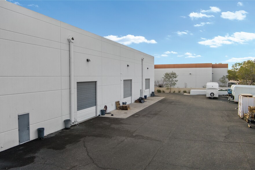 More Photos Of 1654 W Knudsen Dr, Phoenix Manufacturing For Sale