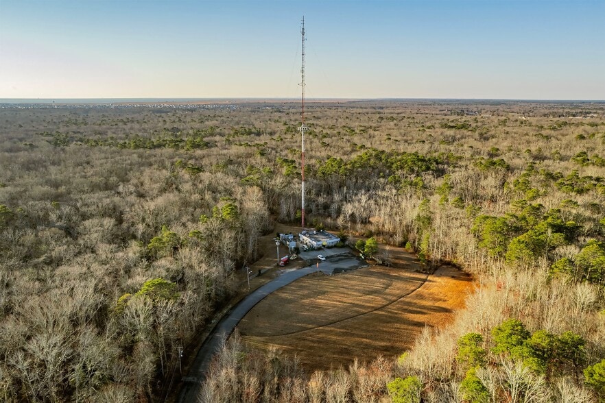 More Photos Of 641 Beach Ave, Stafford Airport For Sale