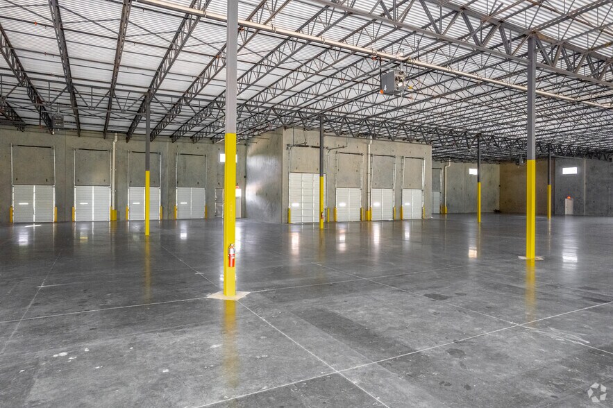 More Photos Of 2125 Bardin Rd, Grand Prairie Distribution For Lease