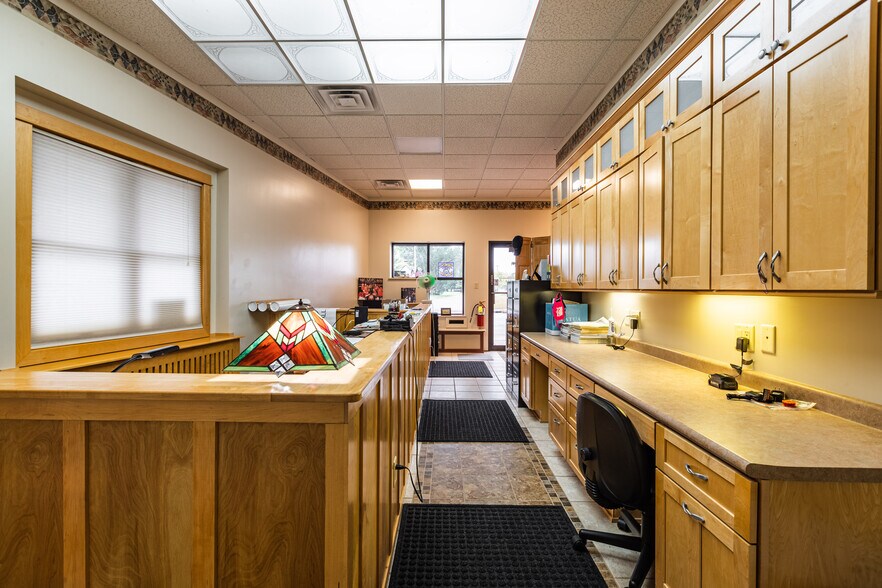 More Photos Of 1613 Chase St, La Crosse Showroom For Sale