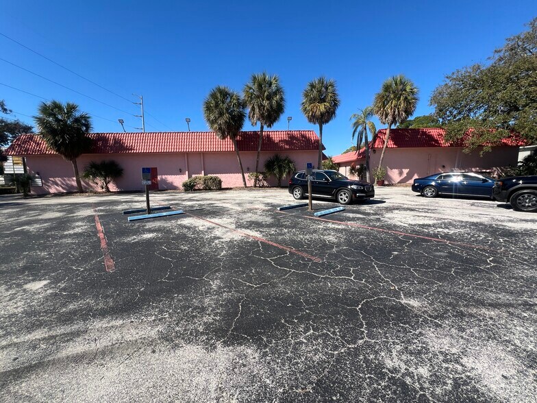 More Photos Of 6449 38th Ave, Saint Petersburg Medical For Lease