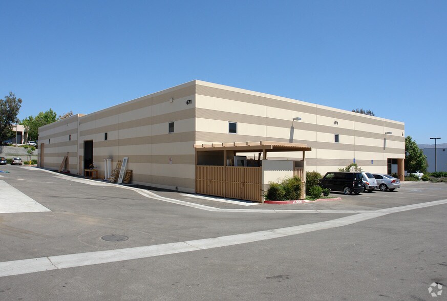 More Photos Of 671 Cochran St, Simi Valley Manufacturing For Sale