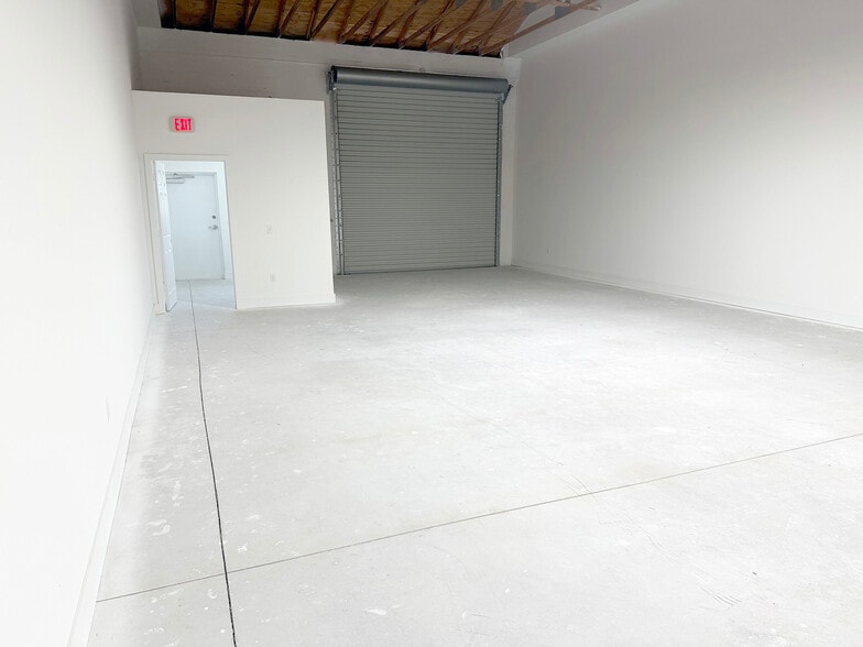 More Photos Of 1602 SE South Niemeyer Cir, Port Saint Lucie Warehouse For Lease