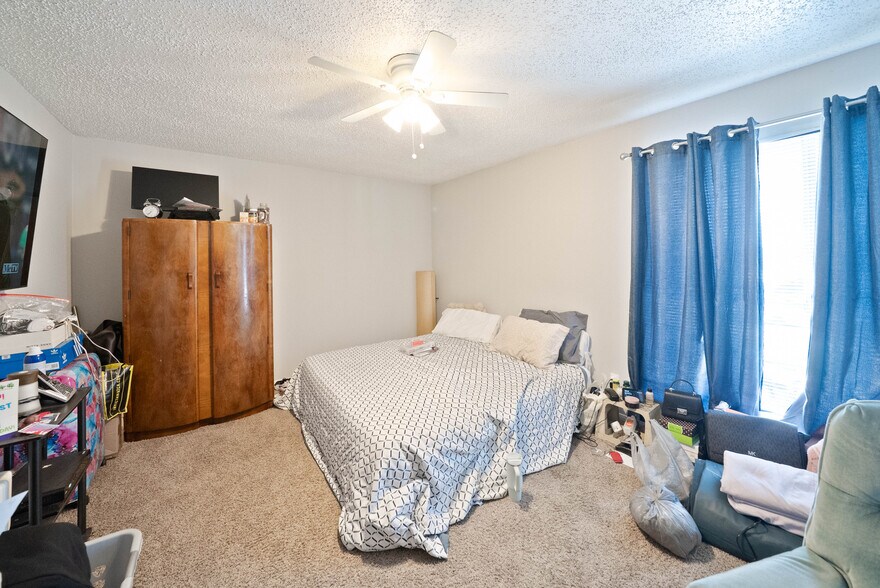 More Photos Of 1947 Greenbriar Colony Dr, Houston Apartments For Sale