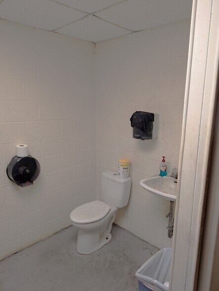 More Photos Of 994 Rhyne Rd, Clover Light Manufacturing For Sale