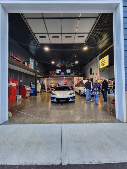 More Photos Of 16765 198th Ave, Big Lake Showroom For Sale