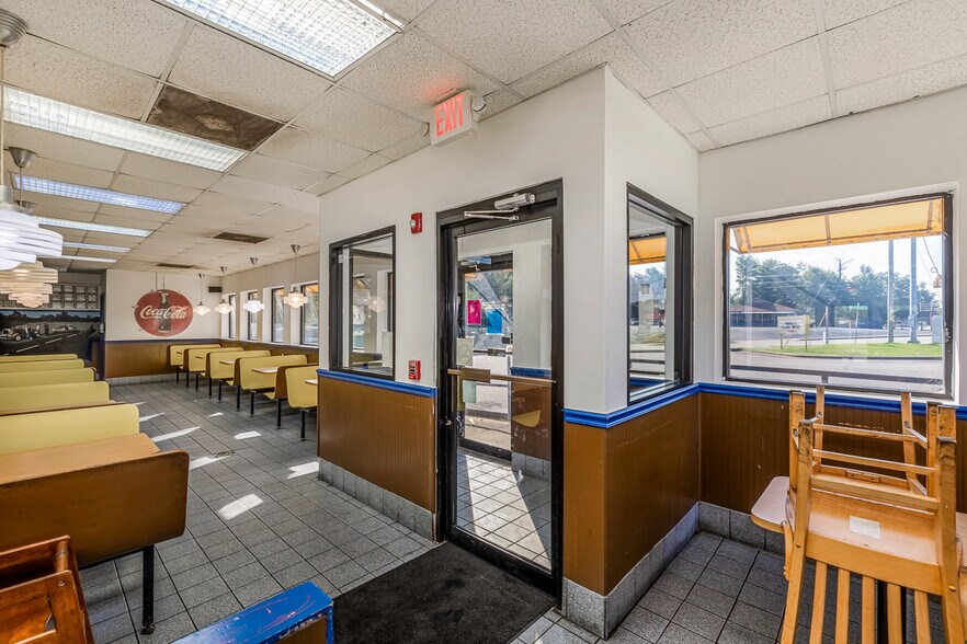 More Photos Of 497 E Blackstock Rd, Spartanburg Restaurant For Lease