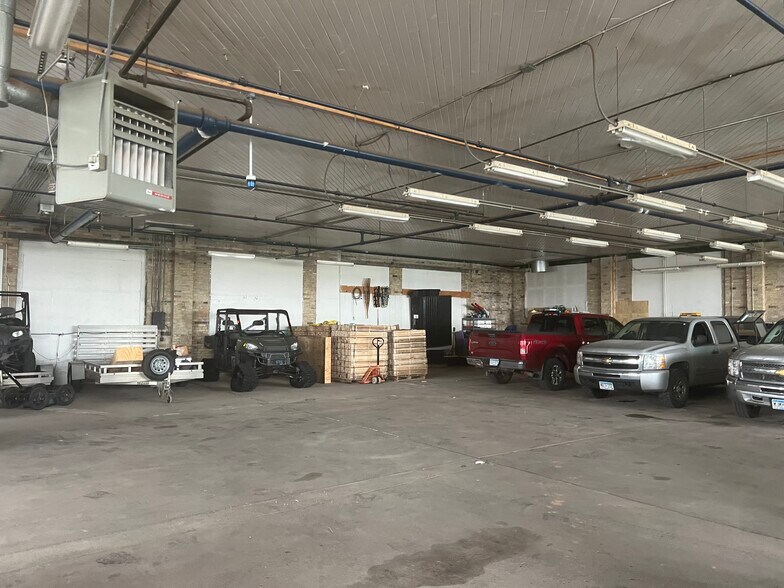 More Photos Of 350 Garfield Ave, Duluth Warehouse For Lease