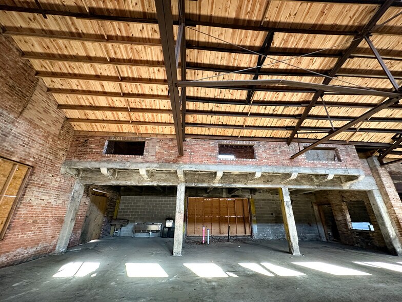 More Photos Of 343, 351 N. Mosley & 340 414 N. Rock Island, Wichita Warehouse For Sale