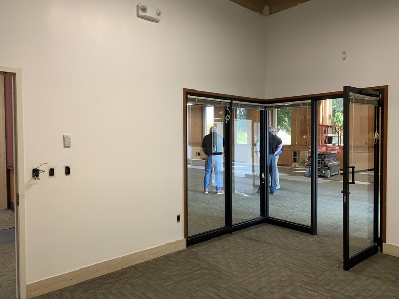 More Photos Of 4 Plaza Way, Fairhaven Bank For Lease