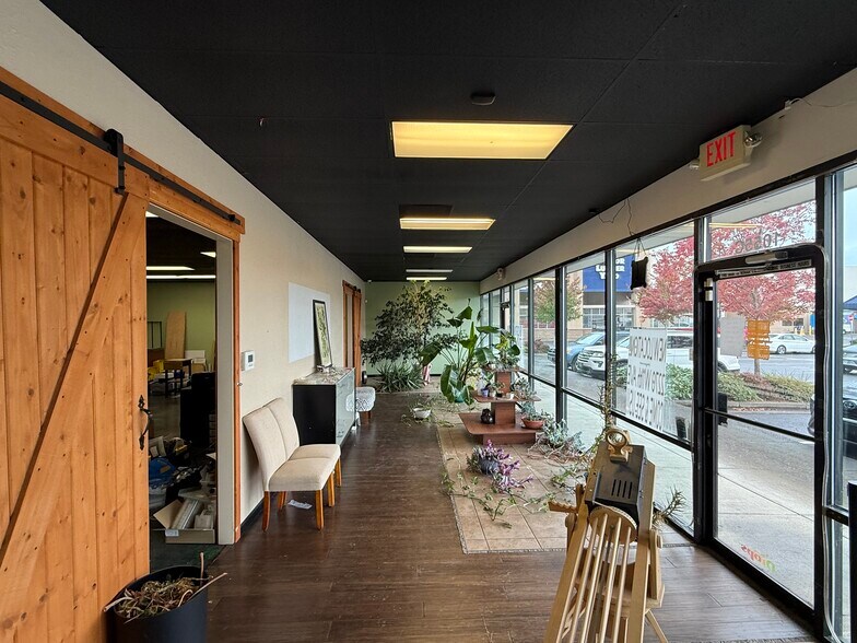 More Photos Of 1005-1040 Bailey Hill Rd, Eugene Storefront For Lease