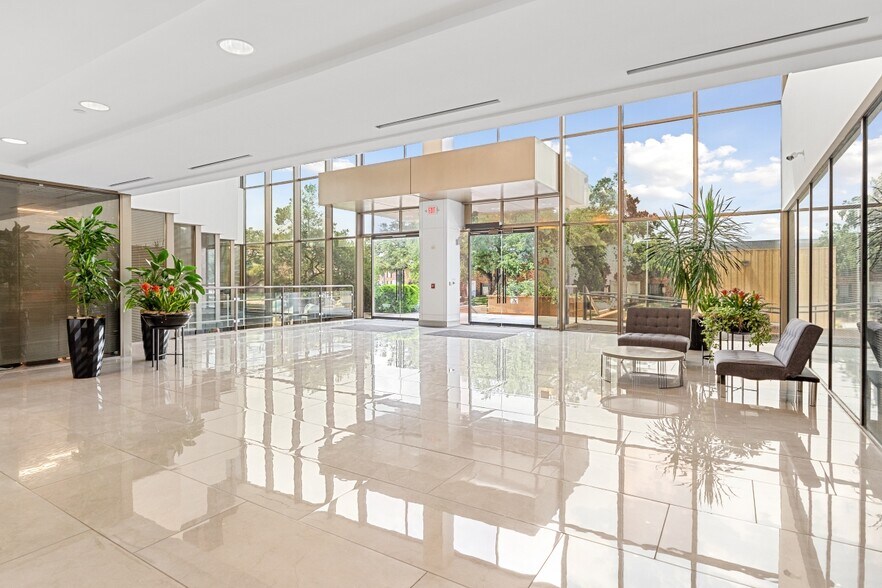 More Photos Of 2401 Fountain View Dr, Houston Office For Sale