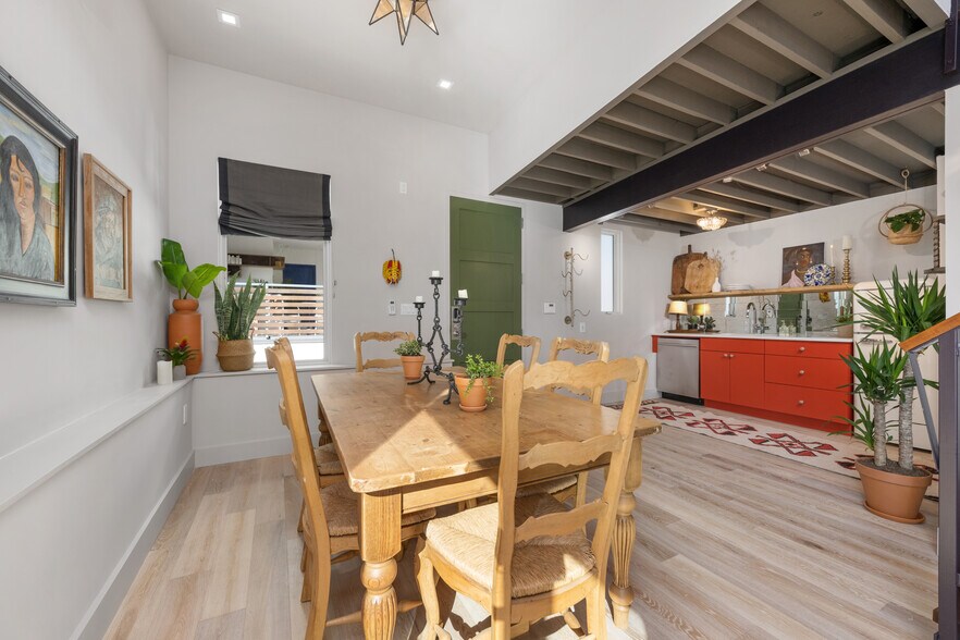More Photos Of 1123 E 11th St, Austin Hotel For Sale
