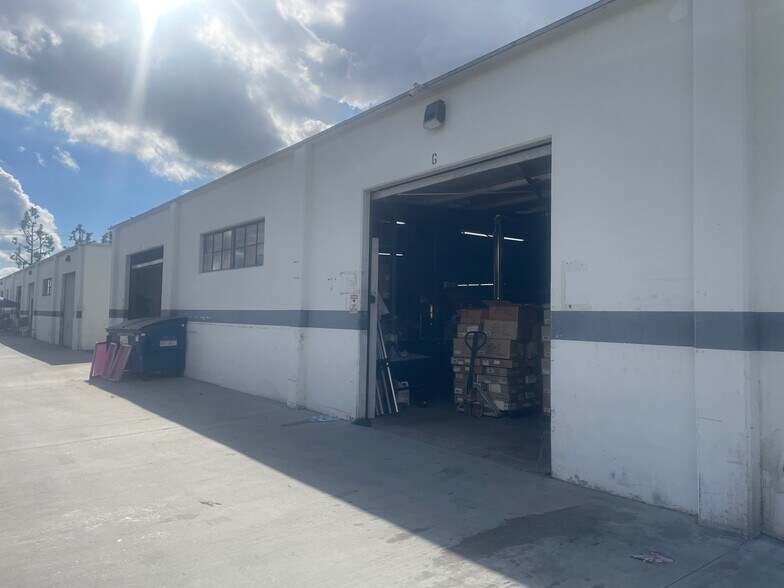 More Photos Of 3014 S Halladay St, Santa Ana Warehouse For Lease