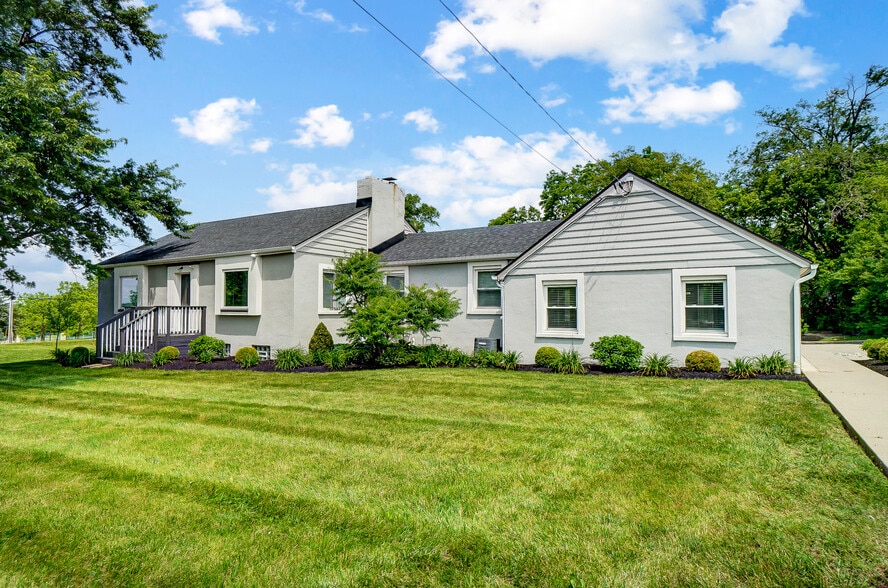 More Photos Of 235 W Franklin St, Centerville Storefront Retail Office For Lease
