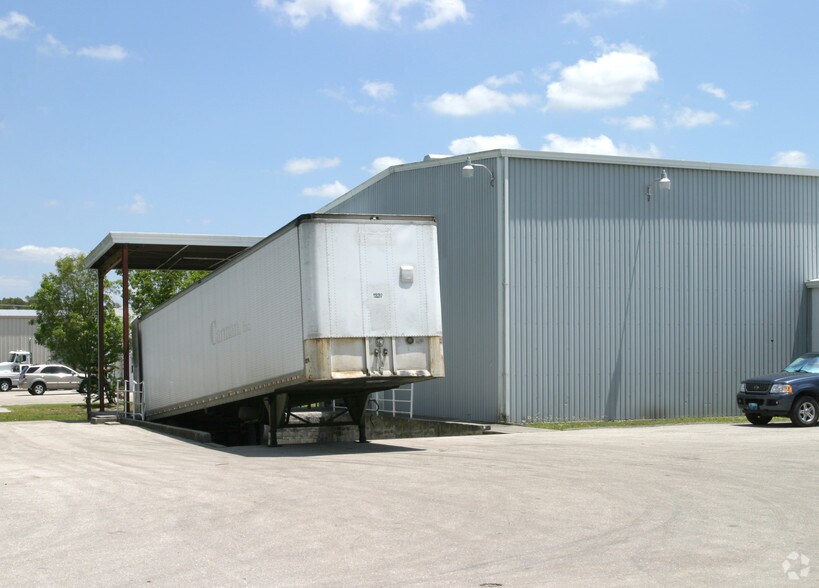 More Photos Of 6170 Idlewild St, Fort Myers Warehouse For Sale