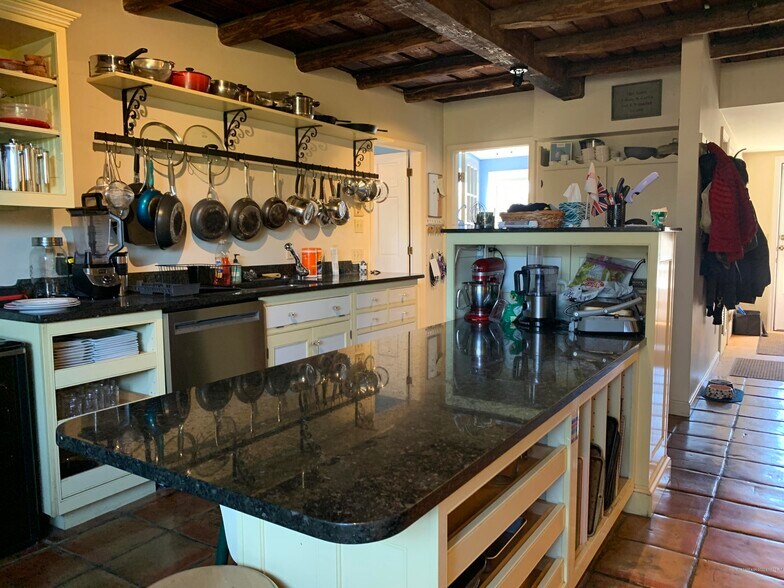 More Photos Of 15 Locke St, Kennebunkport Hospitality For Sale