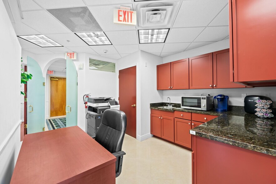 More Photos Of 3020 NE 32nd Ave, Fort Lauderdale Apartments For Sale