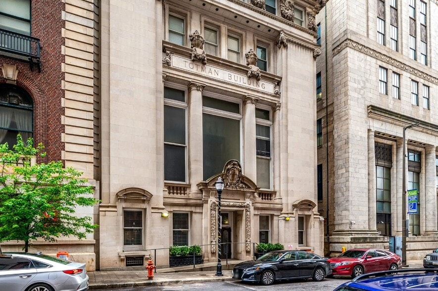 Primary Photo Of 210 E Redwood St, Baltimore Apartments For Lease