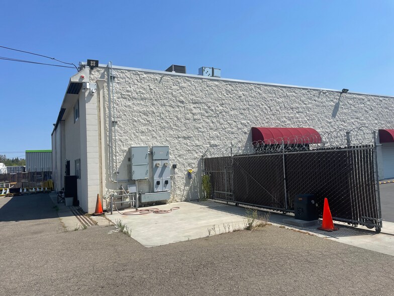 More Photos Of 3407 Industrial Dr, Santa Rosa Warehouse For Sale