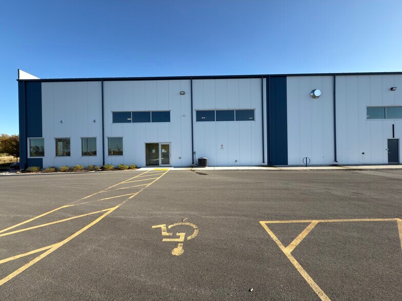 More Photos Of 2 Bill Leathem Dr, Ottawa Light Distribution For Lease