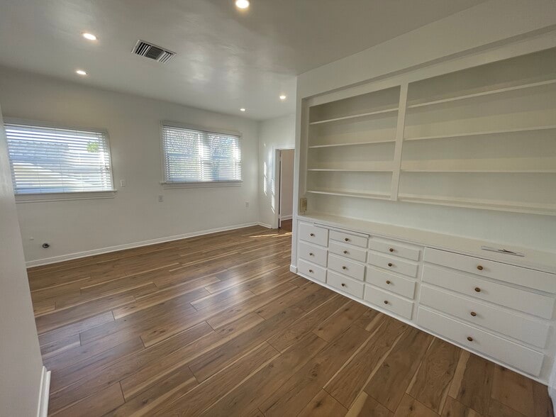 More Photos Of 418-420 N Larchmont Blvd, Los Angeles Office For Lease