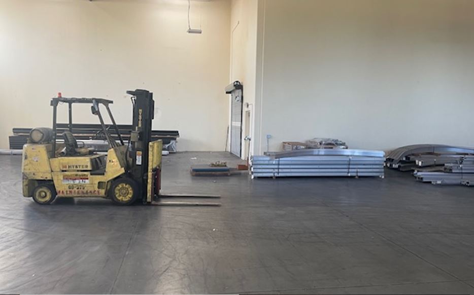 More Photos Of 3823 Mission Oaks Blvd, Camarillo Distribution For Lease