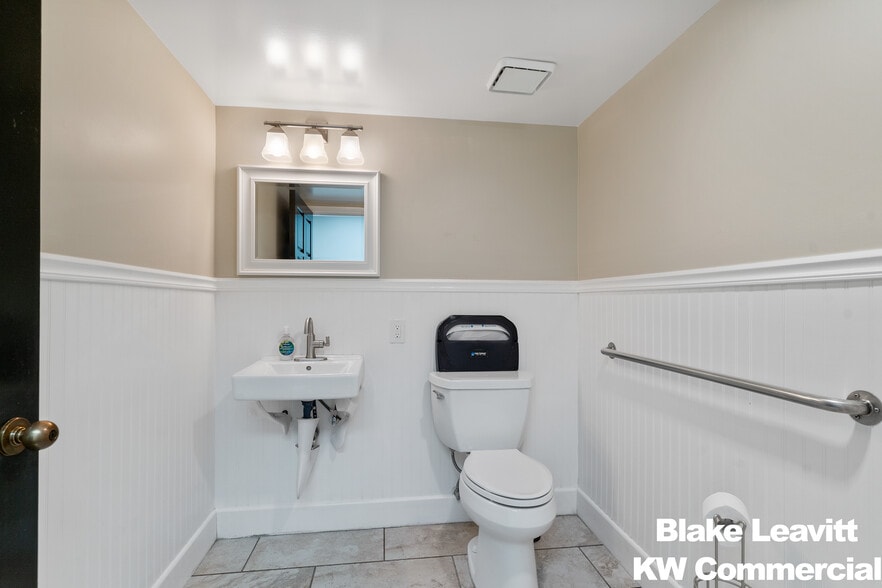 More Photos Of 510 S 9th St, Las Vegas Office For Sale