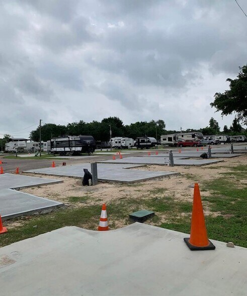 More Photos Of 6127 Highway 6, Hitchcock Specialty For Sale