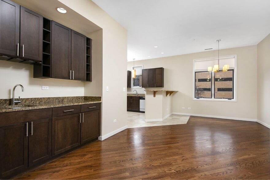 More Photos Of 479-483 N Harlem Ave, Oak Park Apartments For Lease