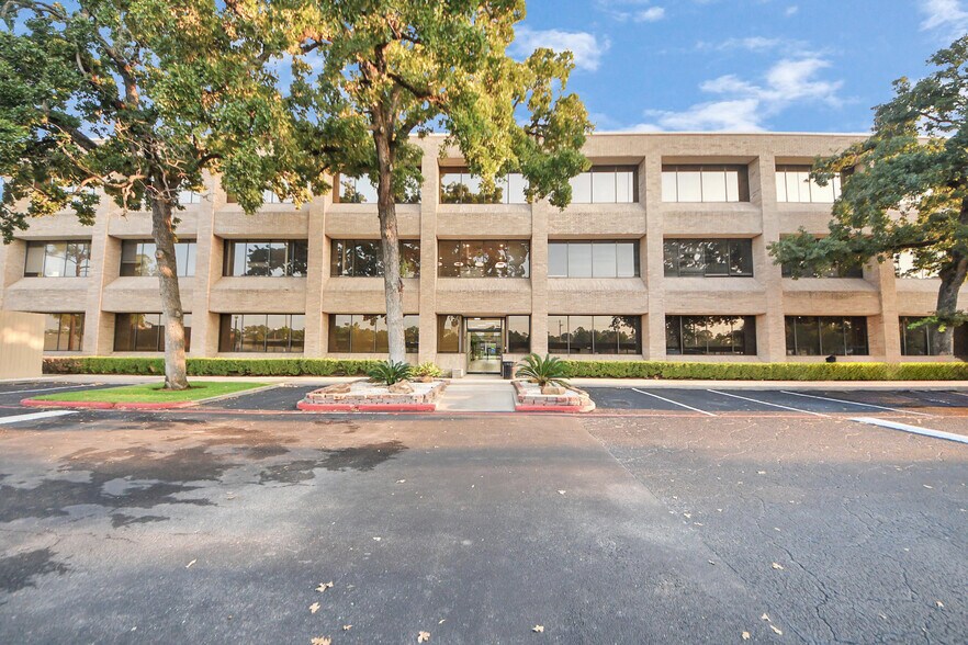 More Photos Of 8554 Katy Fwy, Houston Unknown For Lease