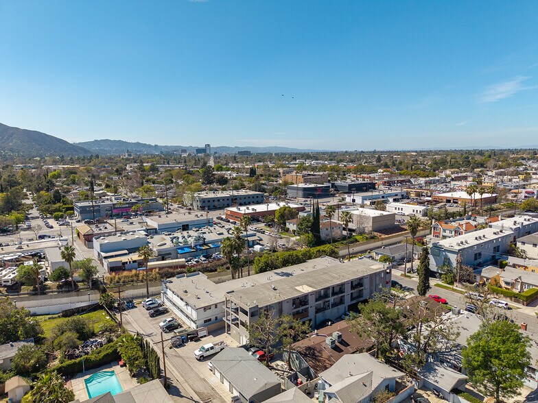 More Photos Of 252 W Elm Ave, Burbank Apartments For Sale