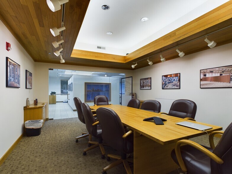 More Photos Of 585 Capital Dr, Lake Zurich Warehouse For Sale
