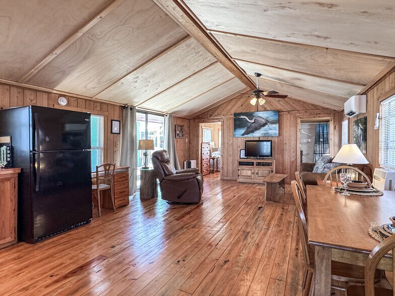 More Photos Of 309 Water St, Apalachicola Marina For Sale
