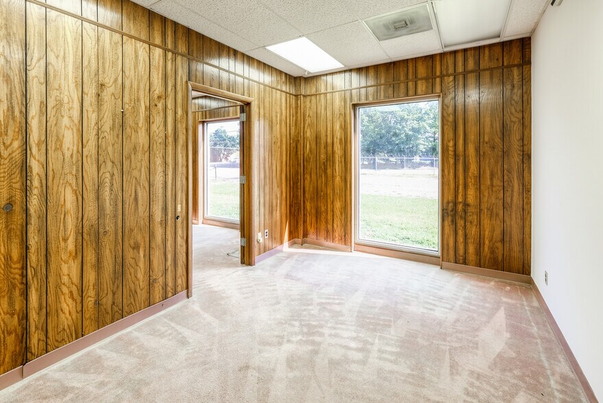 More Photos Of 5500 N Sharon Amity Rd, Charlotte Manufacturing For Lease