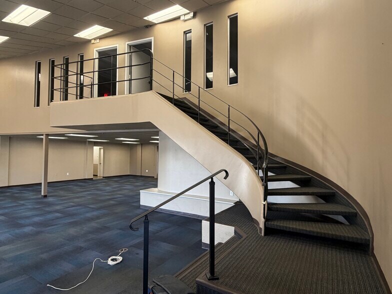 More Photos Of 1785 State Road 436, Winter Park Showroom For Sale