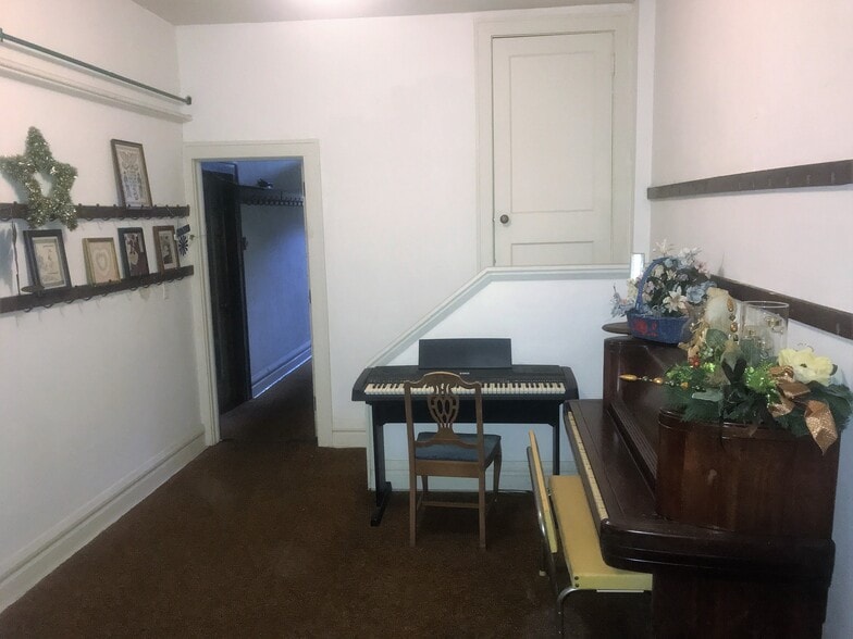 More Photos Of 329 E Moody Ave, New Castle Religious Facility For Sale