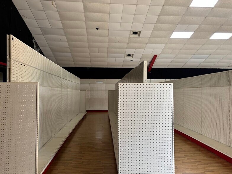 More Photos Of 311 S Range Ave, Denham Springs General Retail For Lease