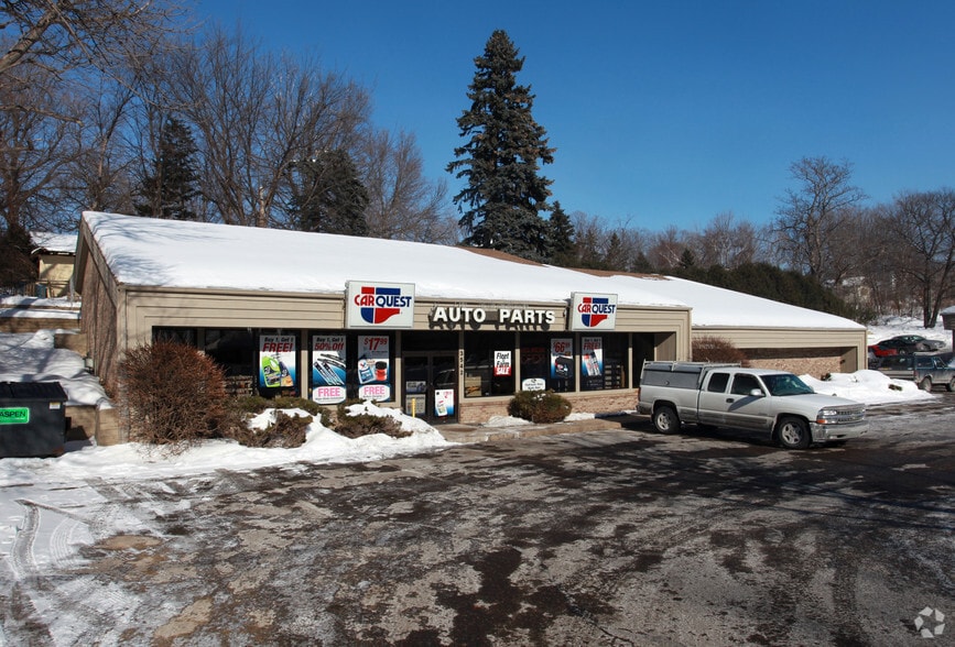 Primary Photo Of 3542 Shoreline Dr, Wayzata Freestanding For Lease