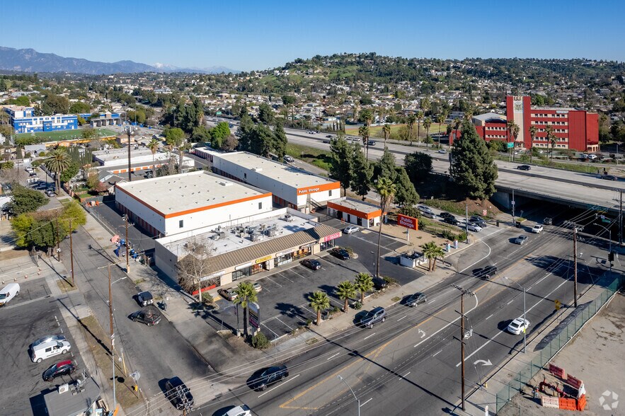 More Photos Of 3017-3027 N San Fernando Rd, Los Angeles Freestanding For Lease